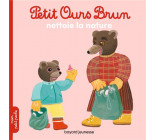 PETIT OURS BRUN NETTOIE LA NATURE