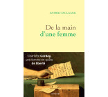 De la main d'une femme