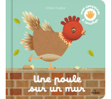 Une poule sur un mur