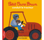 Petit Ours Brun conduit le tracteur